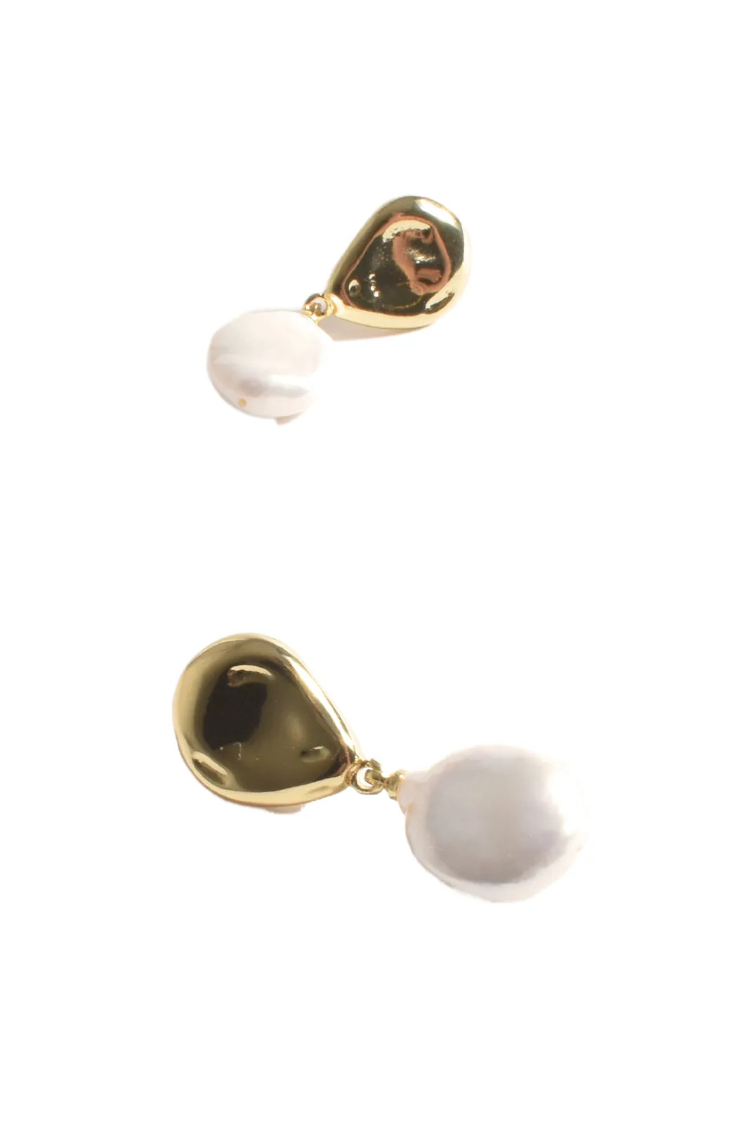 Metal Top Freshwater Pearl Earrings Cream/Gold